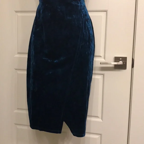 🦚Peacock blue VELVET Wrap dress by Socialite - Picture 3 of 5